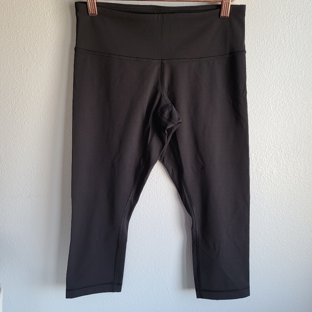 Lululemon  Black low rise knee length Leggings